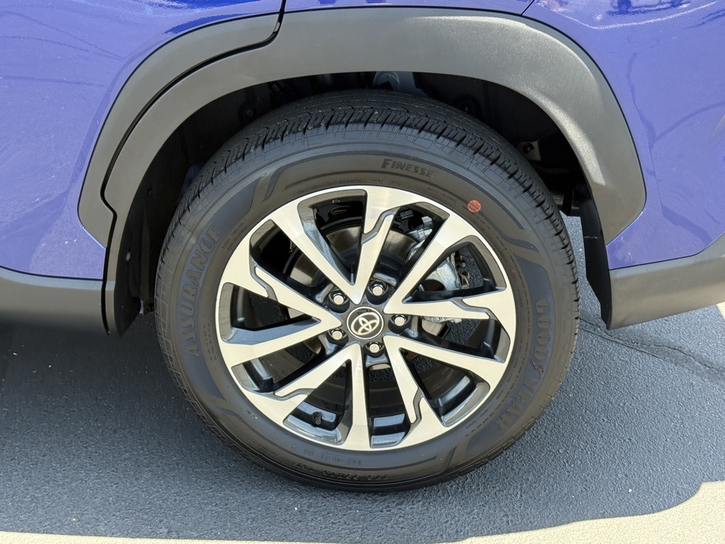 2023 Toyota Corolla Cross XLE photo 17