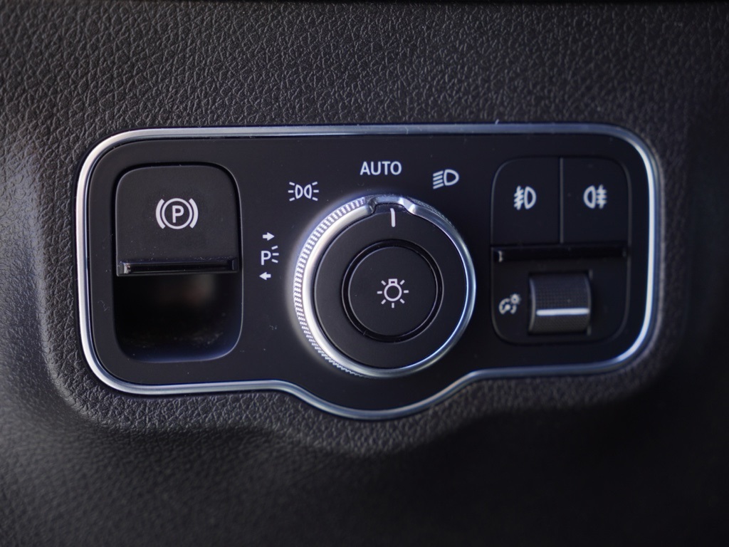 2020 Mercedes Benz GLB 250 photo 13
