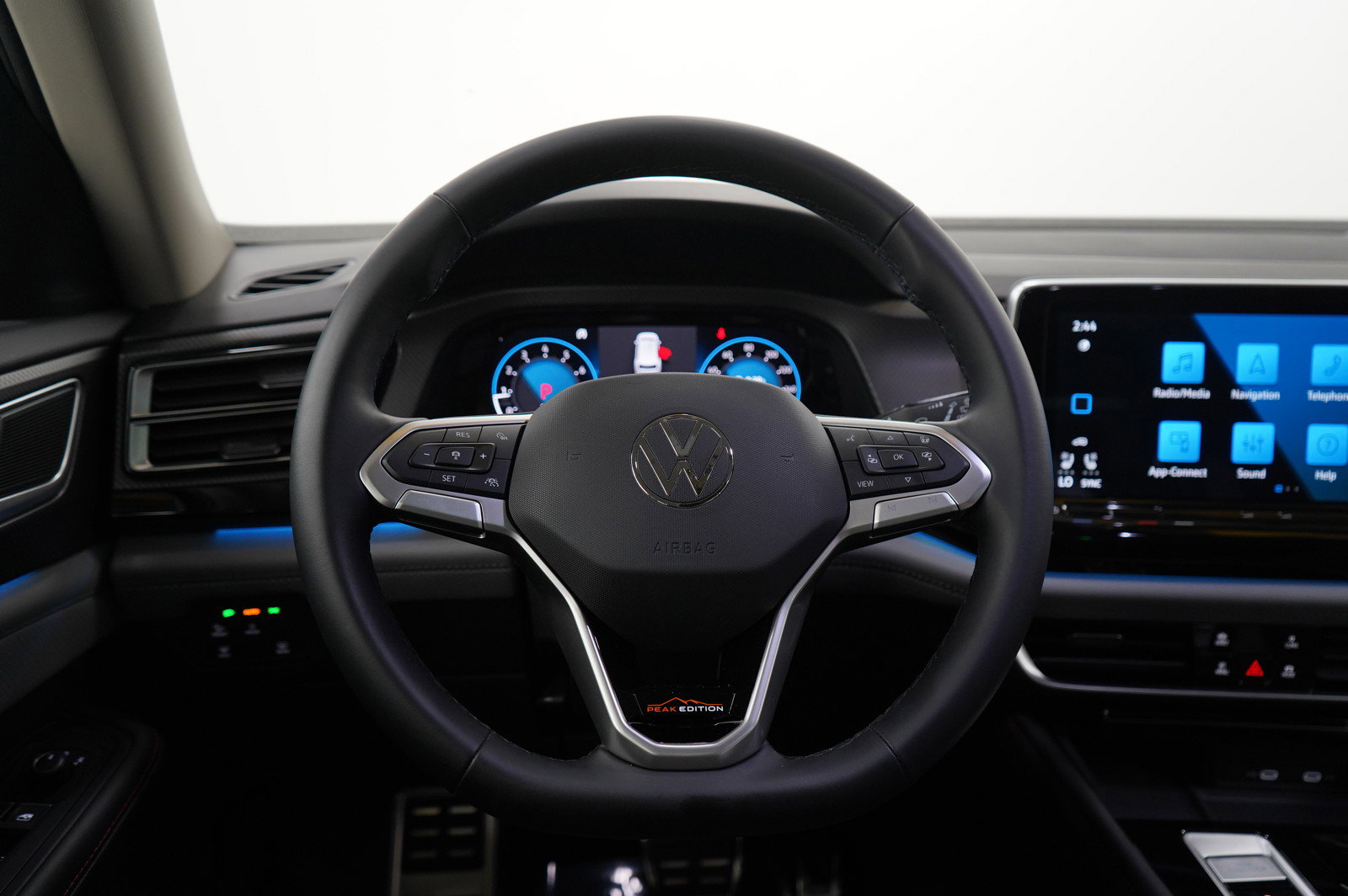 2024 Volkswagen Atlas Peak Edition SE Technology photo 14
