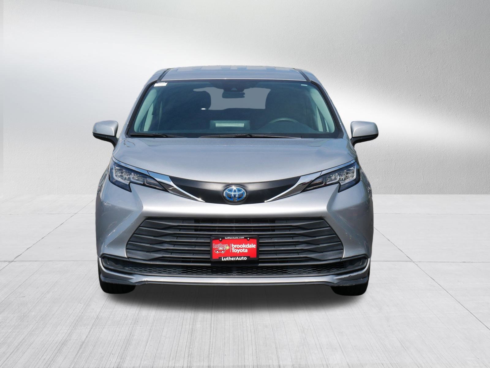 Used 2021 Toyota Sienna LE with VIN 5TDKRKEC5MS027985 for sale in Brooklyn Center, Minnesota
