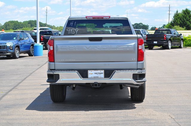 2025 Chevrolet Silverado 1500 LT photo 4