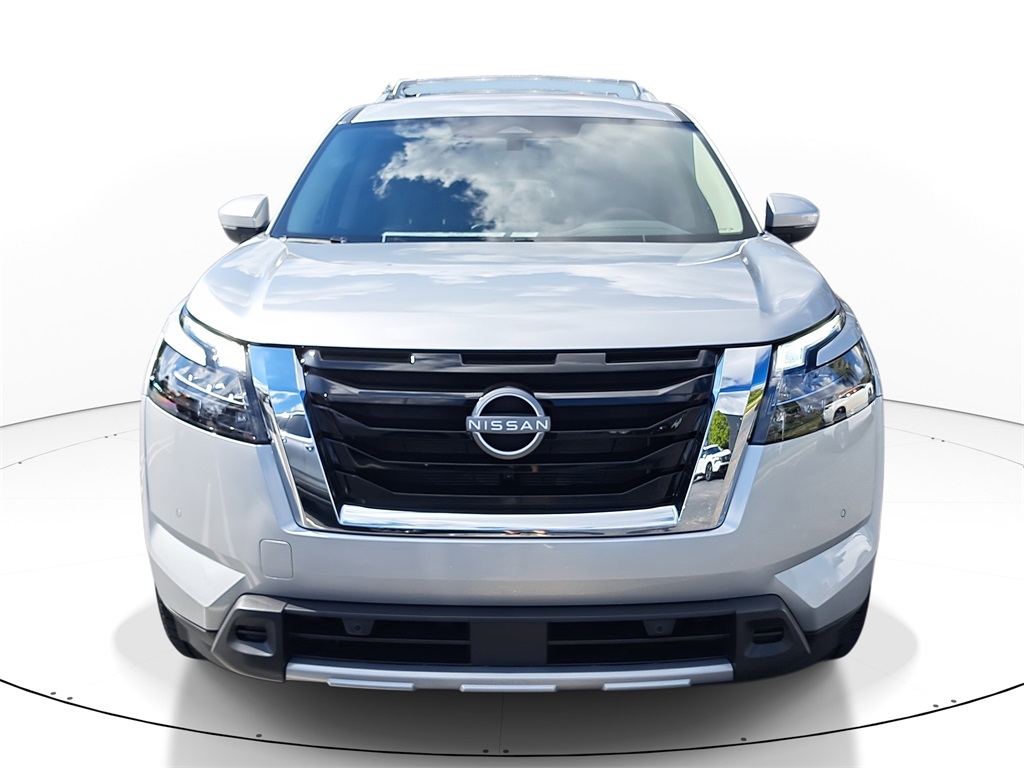 2025 Nissan Pathfinder SL photo 2