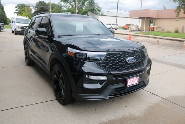2023 Ford Explorer ST photo 4