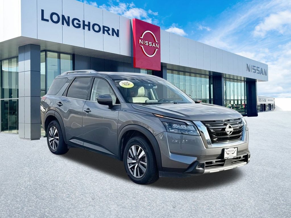 2025 Nissan Pathfinder SL's photo