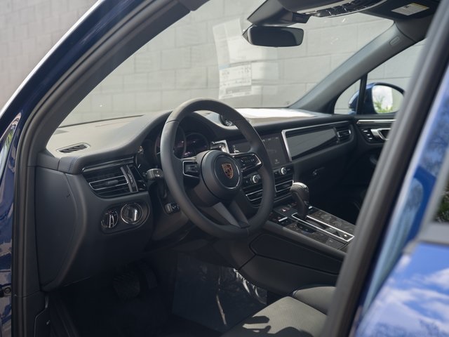 2026 Porsche Macan T photo 4