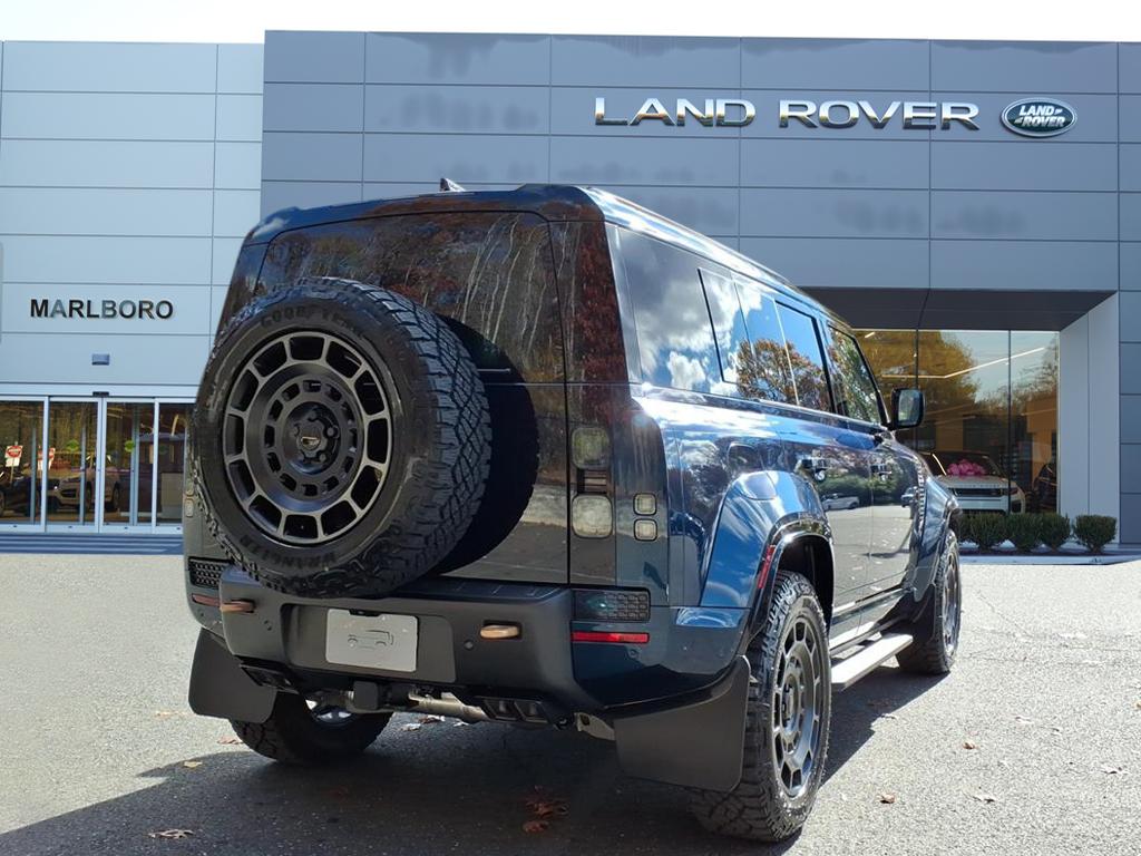 2026 Land Rover Defender 110 V8 photo 2