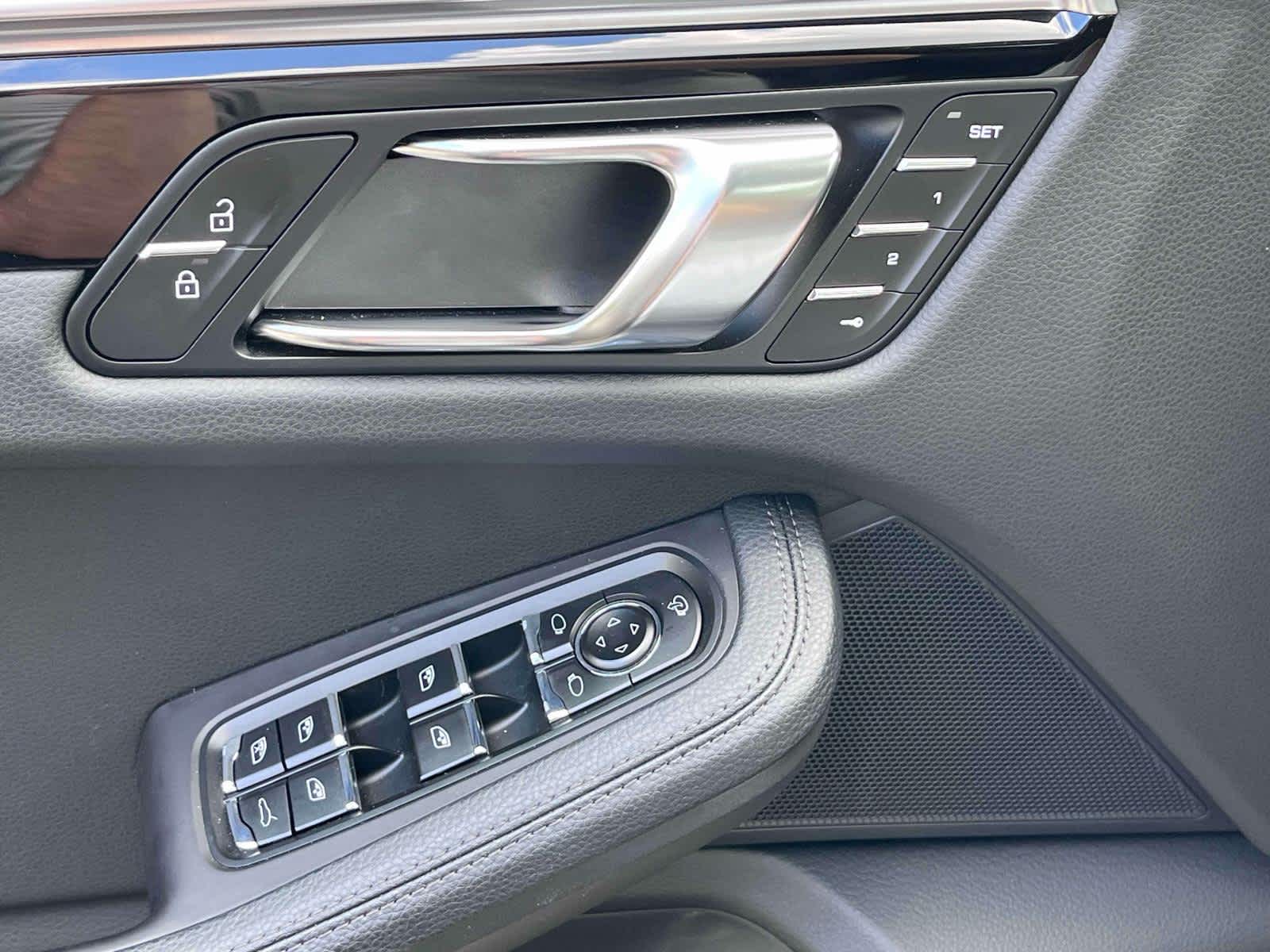 2024 Porsche Macan Base photo 28