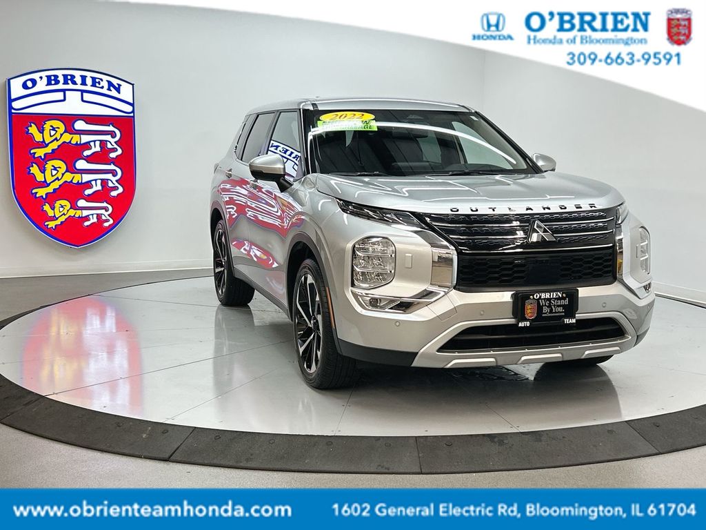 2022 Mitsubishi Outlander SE's photo