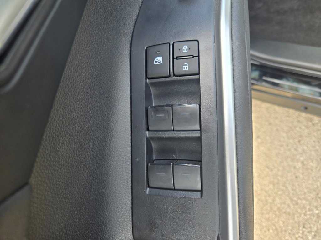 2024 Toyota Highlander LE photo 23