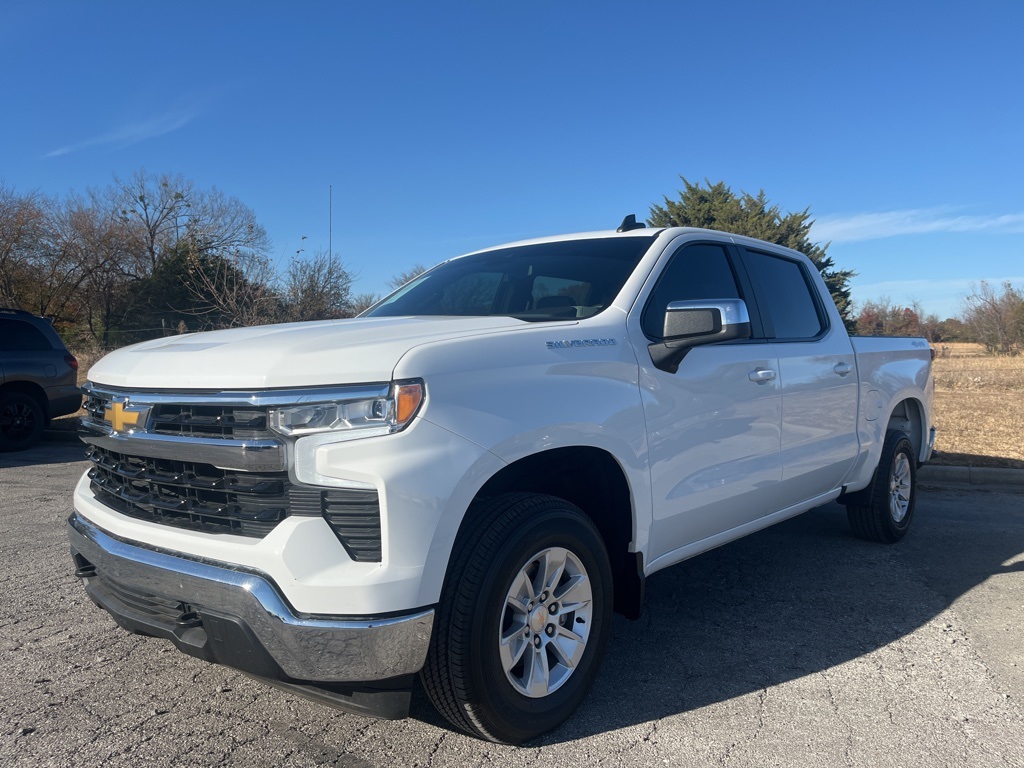 2025 Chevrolet Silverado 1500 LT's photo
