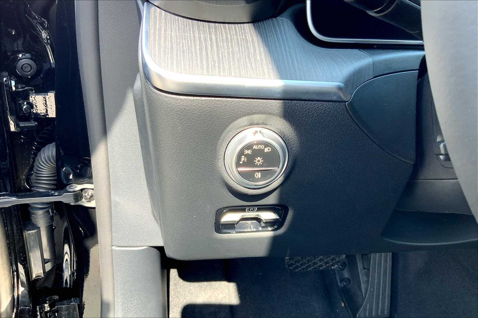 2025 Mercedes Benz C 300 photo 8