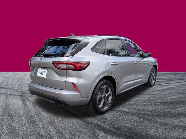 2023 Ford Escape ST-Line photo 4