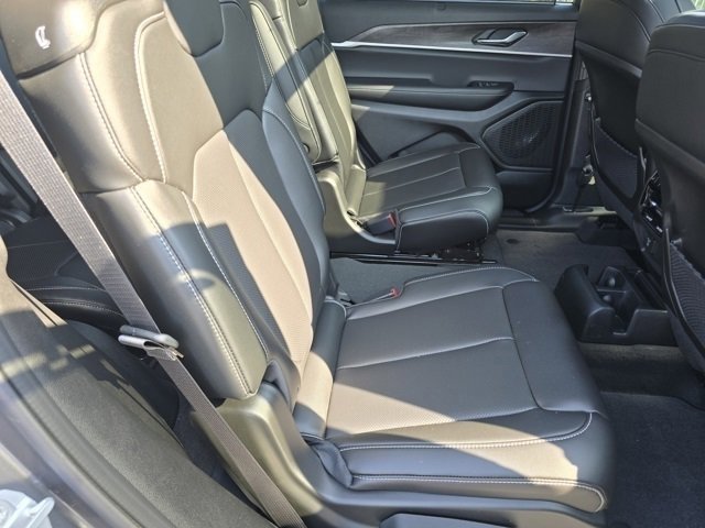 2025 Jeep Grand Cherokee Limited photo 26