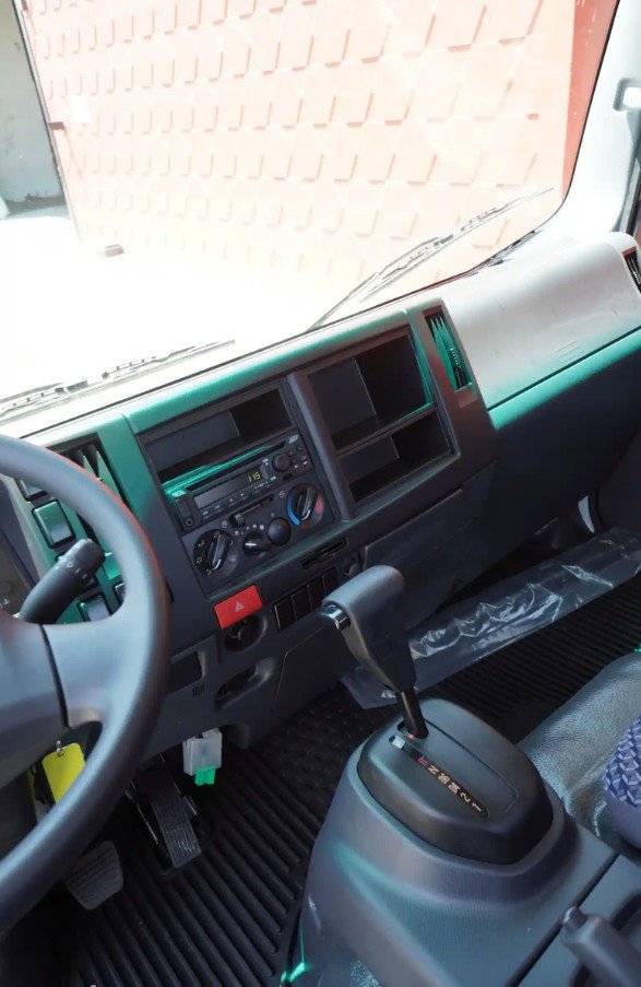 2024 Isuzu NPR photo 4