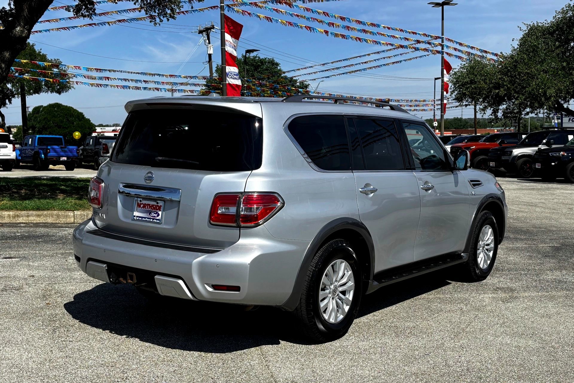 2017 Nissan Armada SV photo 5