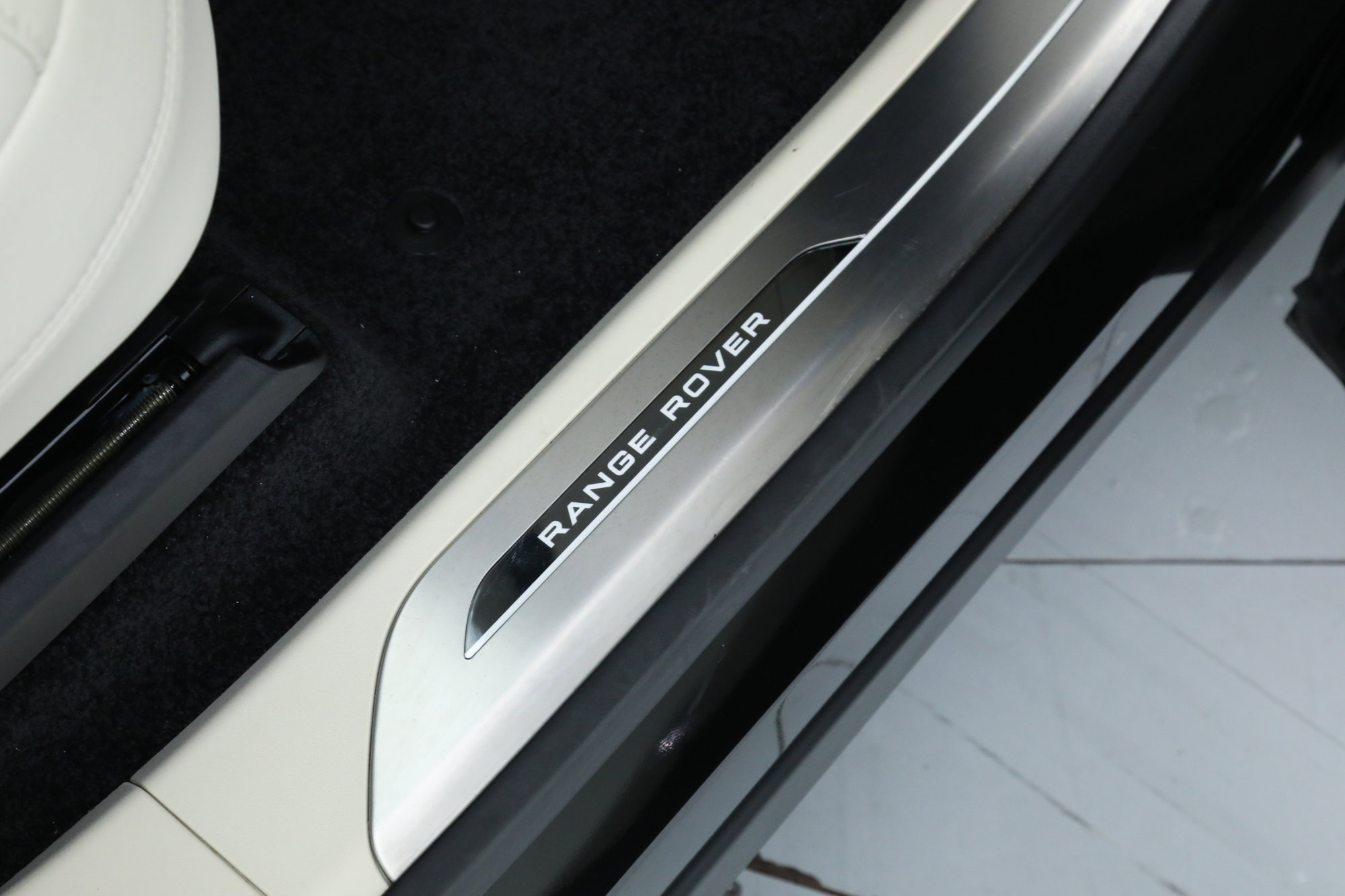 2024 Land Rover Range Rover SE photo 23