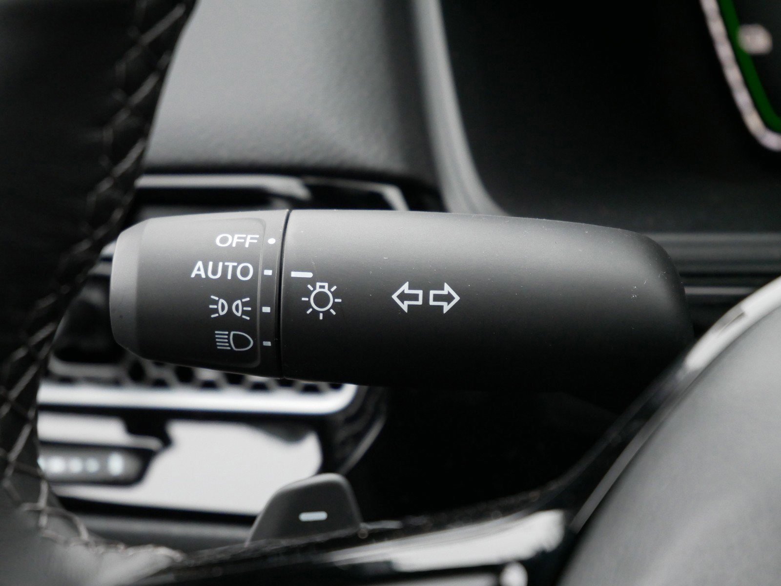 2026 Honda Civic Hatchback Hybrid Sport Touring photo 13