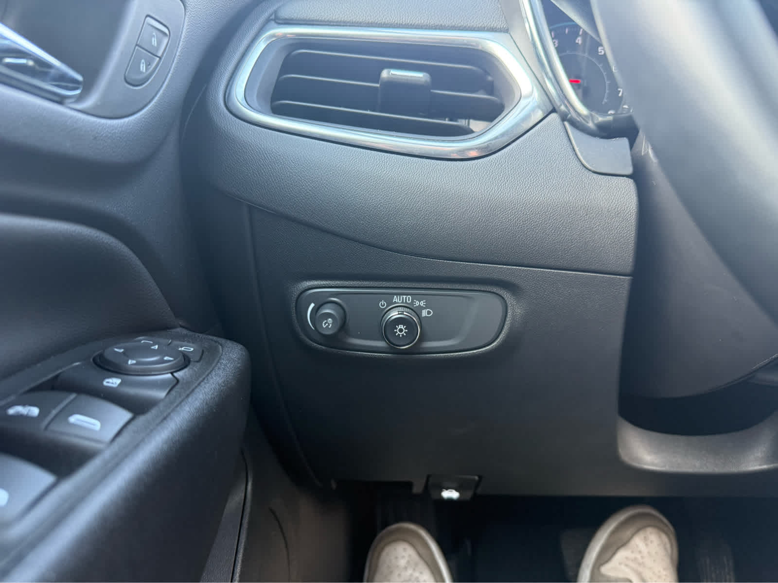 2023 Chevrolet Equinox LT photo 16