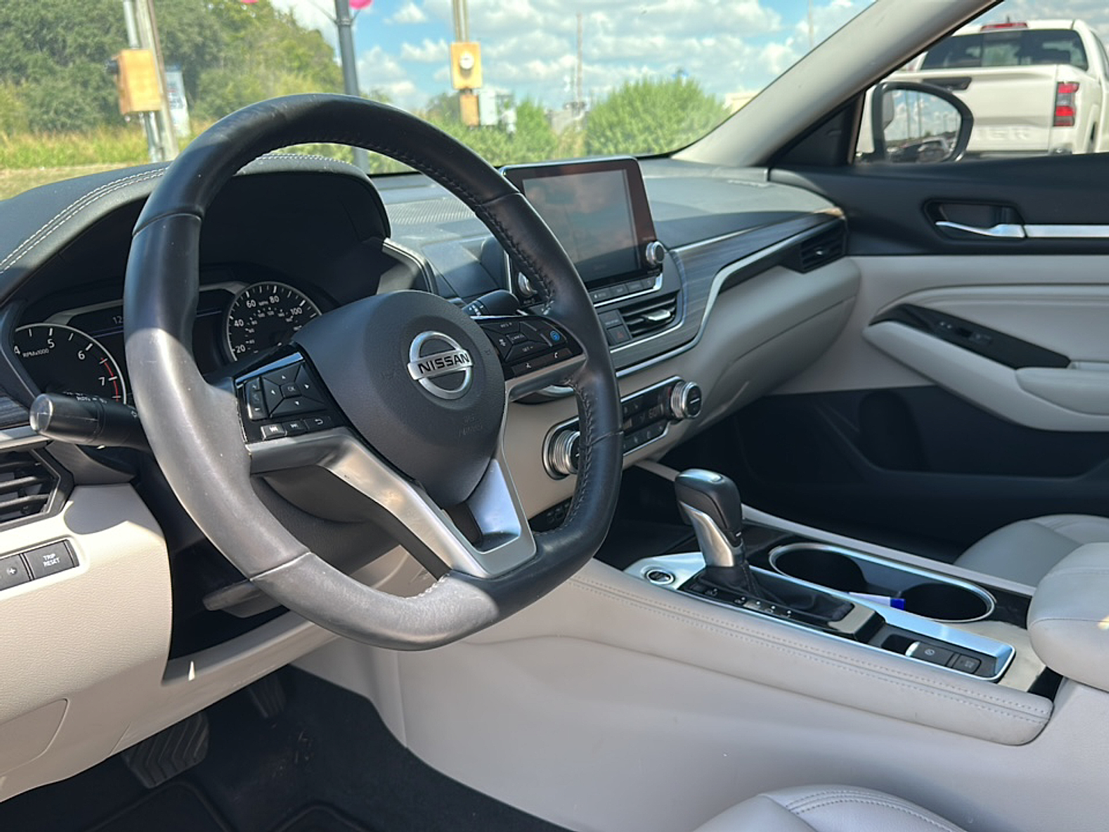 2022 Nissan Altima SL photo 3