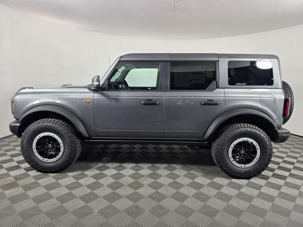 2025 Ford Bronco Badlands photo 2