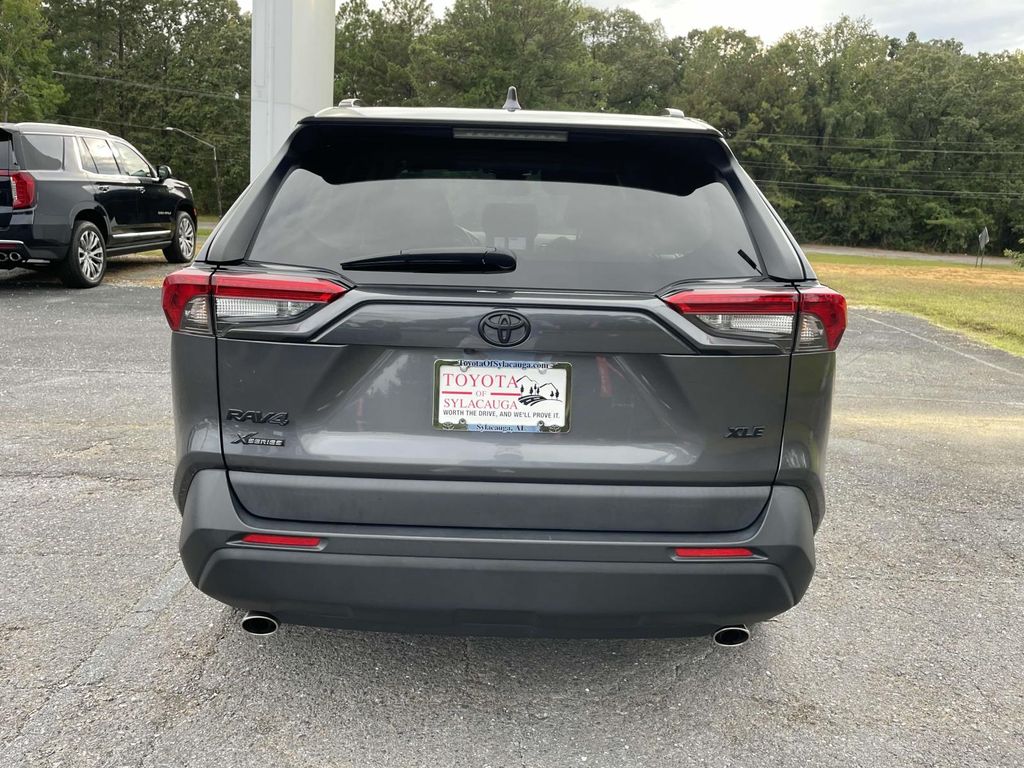 2023 Toyota RAV4 XLE photo 3