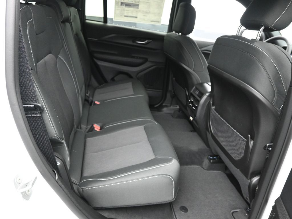2025 Jeep Grand Cherokee Laredo X photo 6