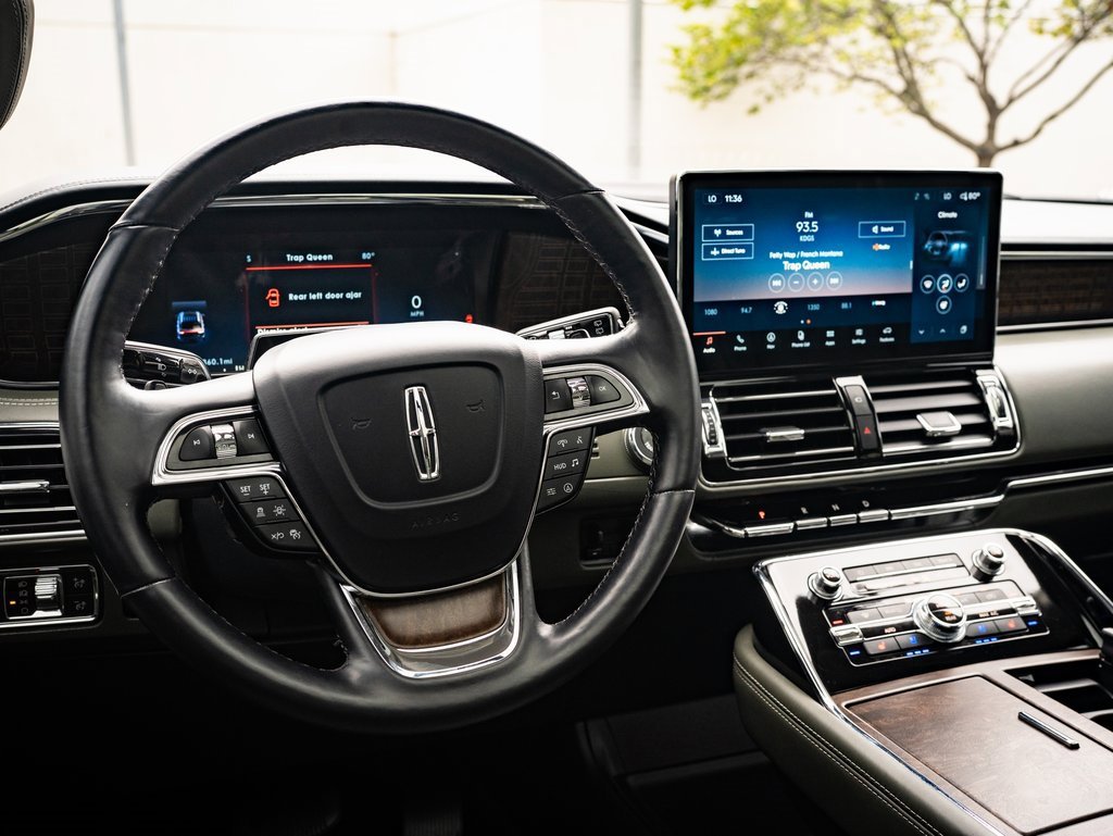 2022 Lincoln Navigator Black Label photo 3
