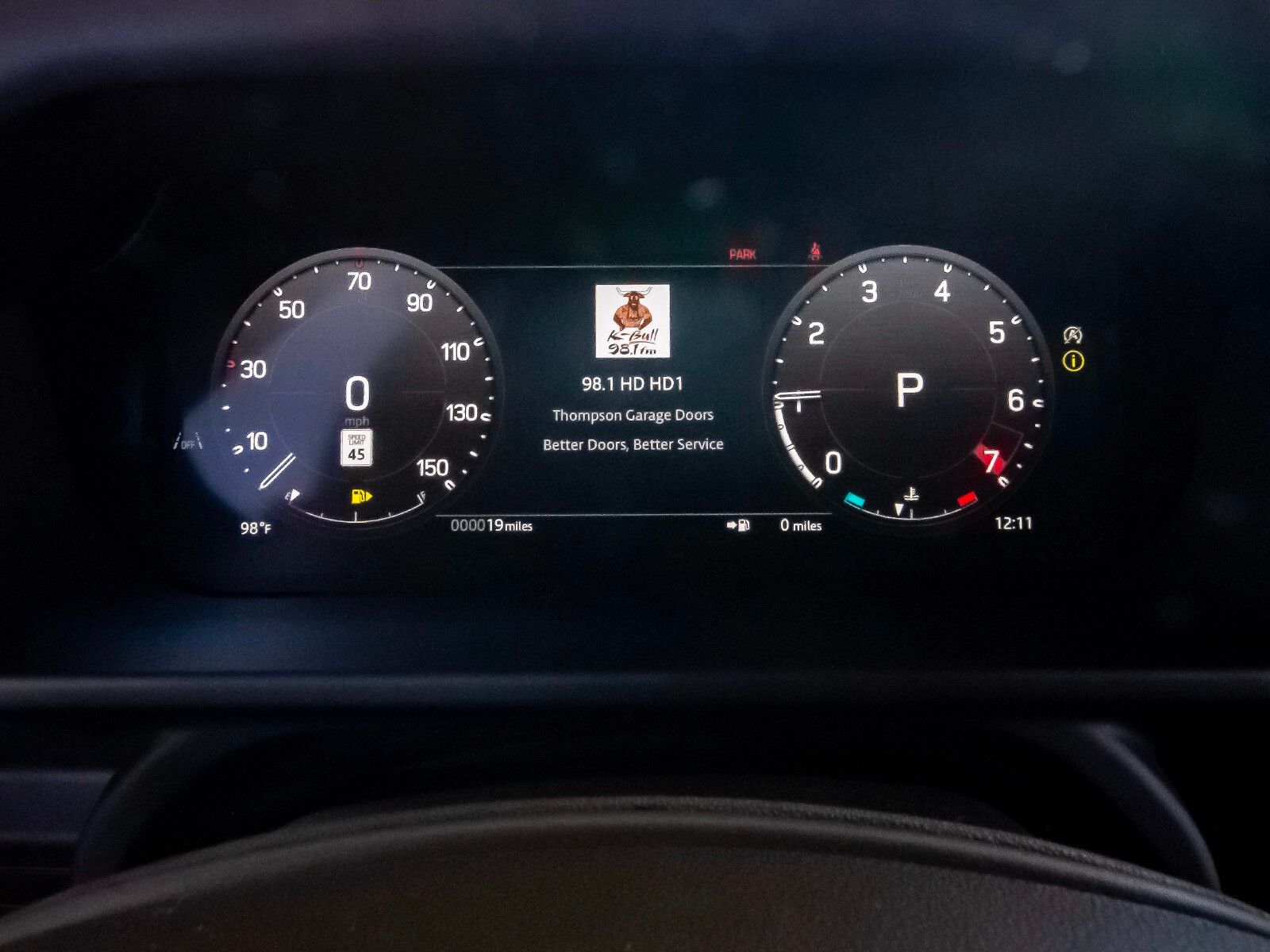 2025 Land Rover Defender 110 X-Dynamic SE photo 9