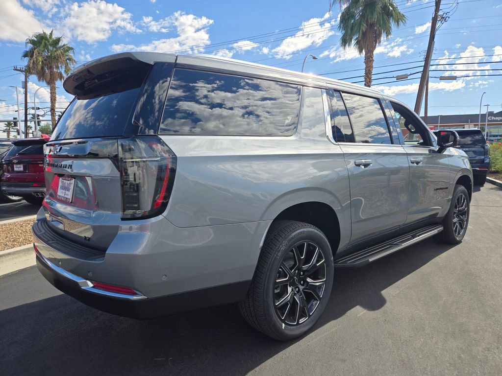 2026 Chevrolet Suburban LT photo 3