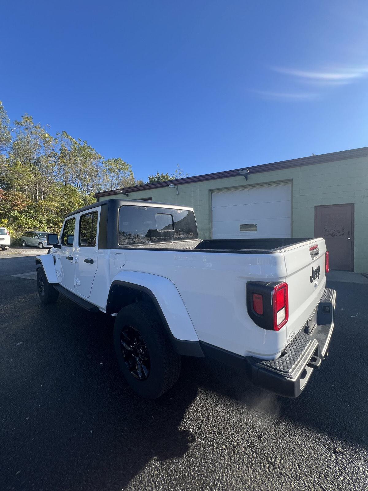 2022 Jeep Gladiator Sport photo 5