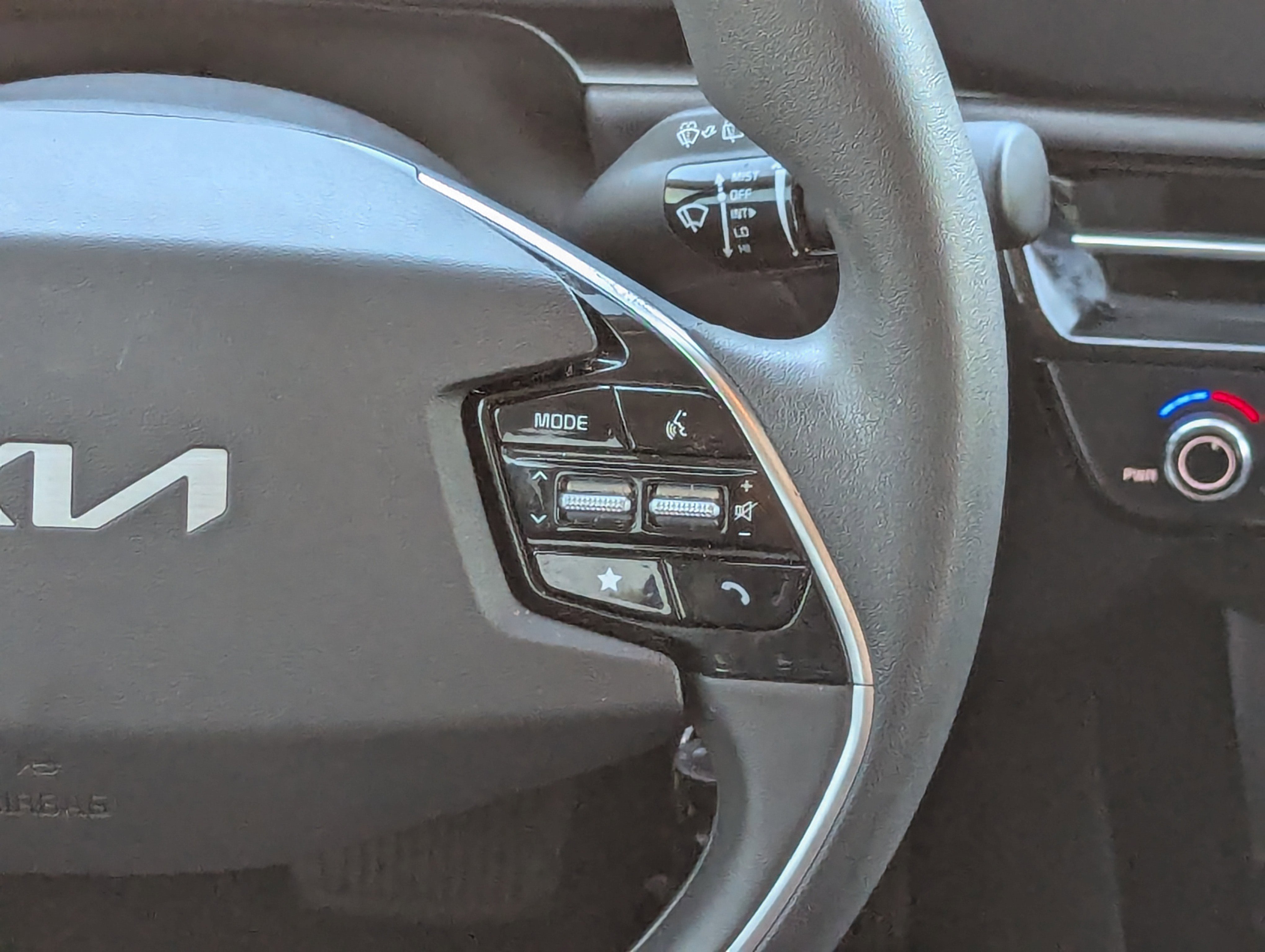 2024 Kia Niro LX photo 4