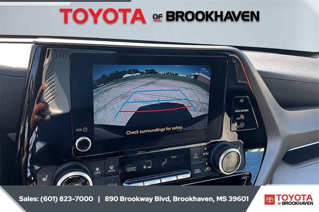 2023 Toyota Highlander Hybrid XLE photo 13