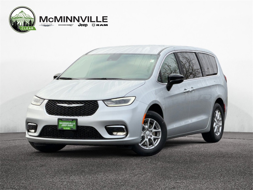 2026 Chrysler Pacifica Select's photo