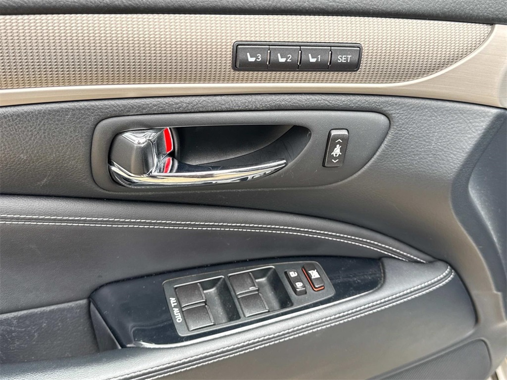 2013 Lexus LS 460 photo 18
