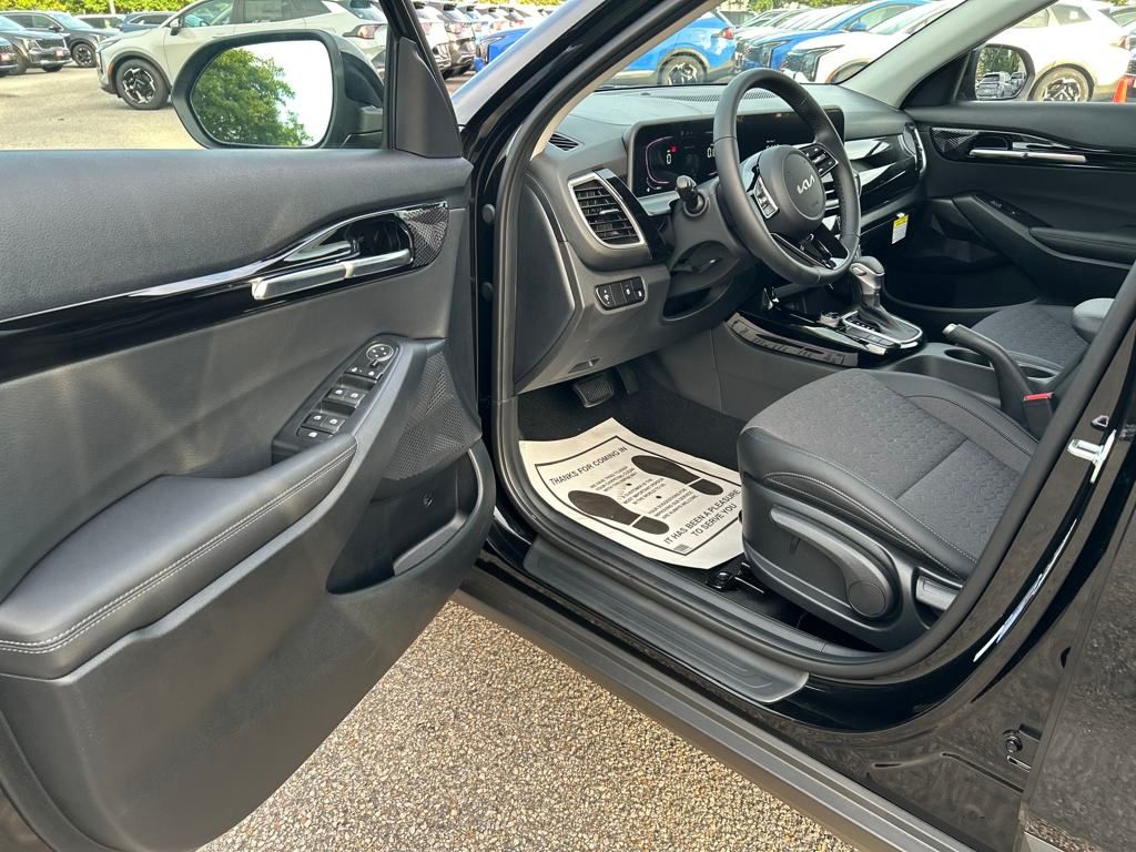2026 Kia Seltos S photo 17
