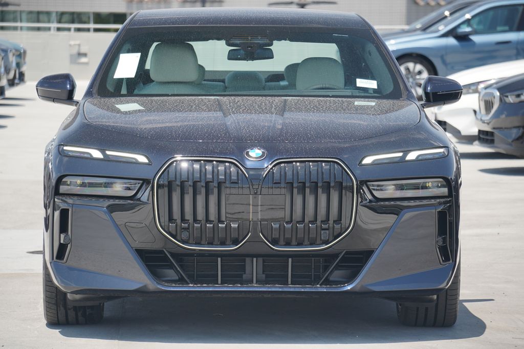 New 2025 Carbon Black Metallic BMW 760i xDrive image 2