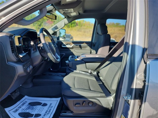2026 Chevrolet Silverado 3500HD LT photo 17