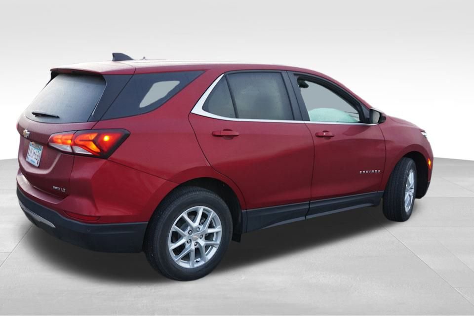 2023 Chevrolet Equinox LT photo 2