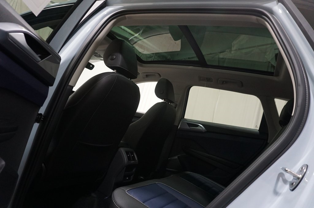 2025 Volkswagen Taos SEL photo 22