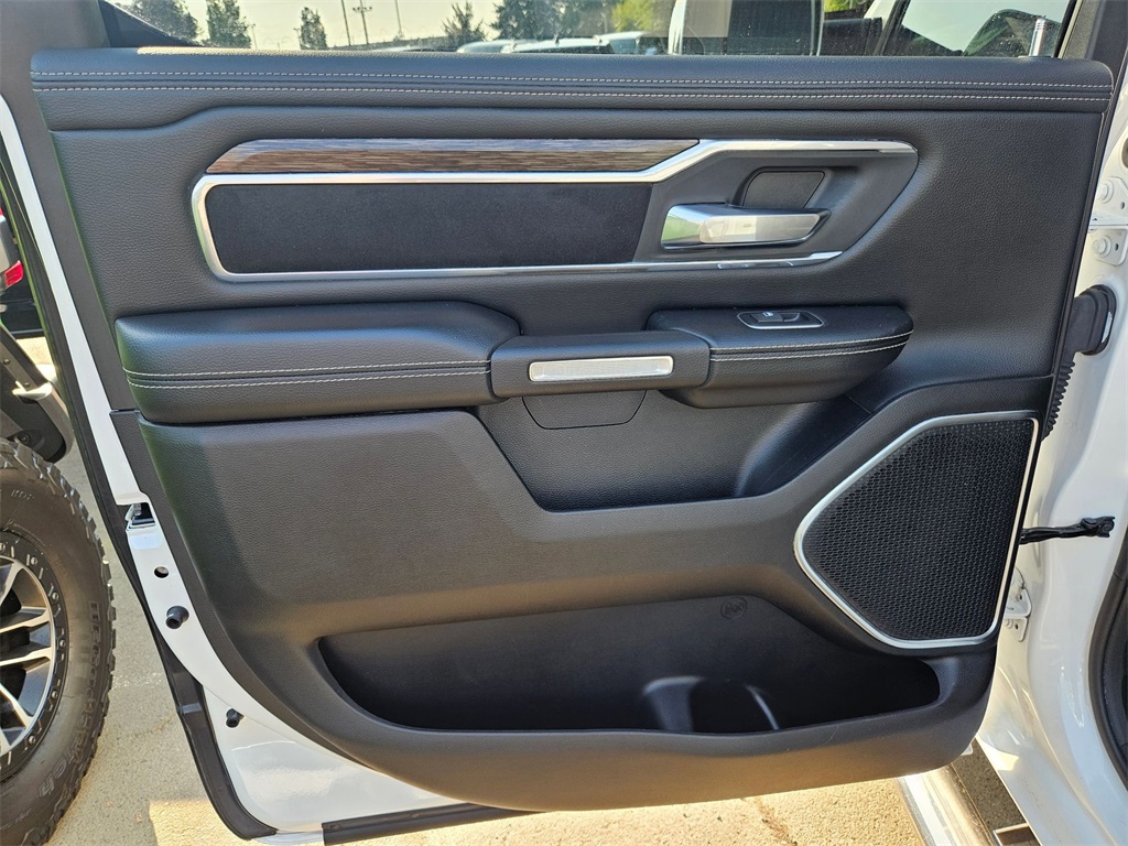 2019 Ram 1500 Laramie photo 14