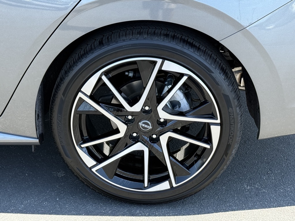 2025 Nissan Sentra SR photo 14