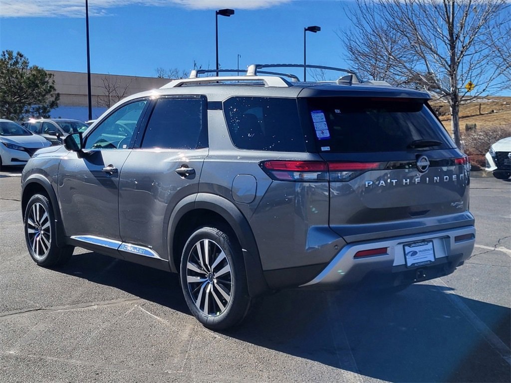 2025 Nissan Pathfinder Platinum photo 3