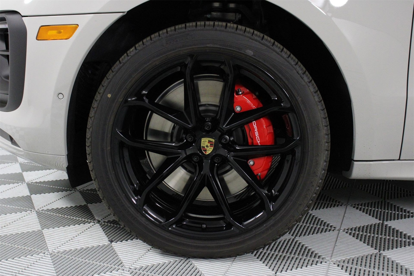 2026 Porsche Macan GTS photo 17