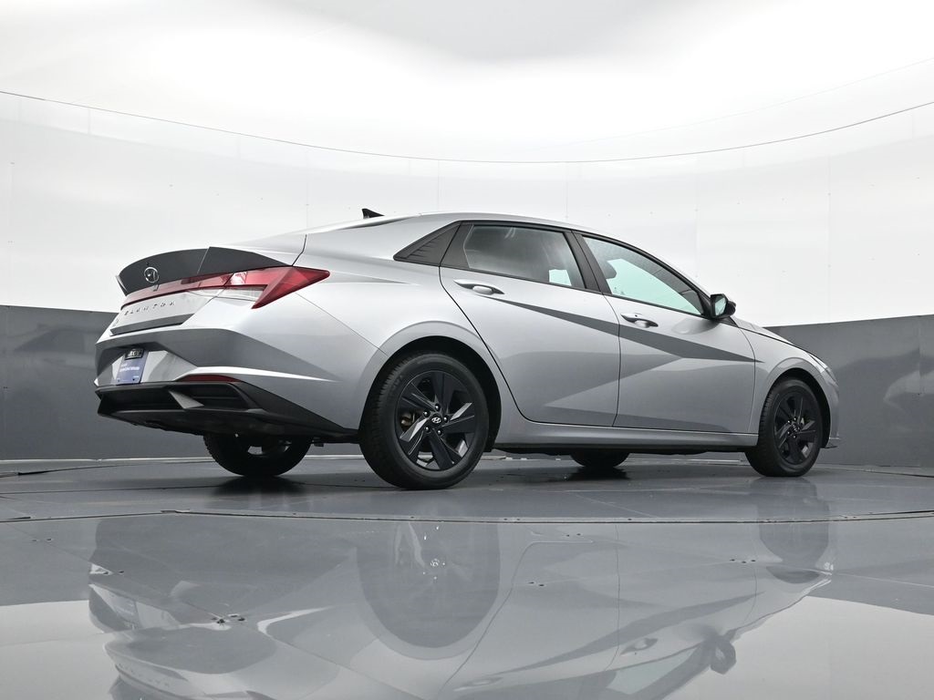 2023 Hyundai Elantra SEL photo 25