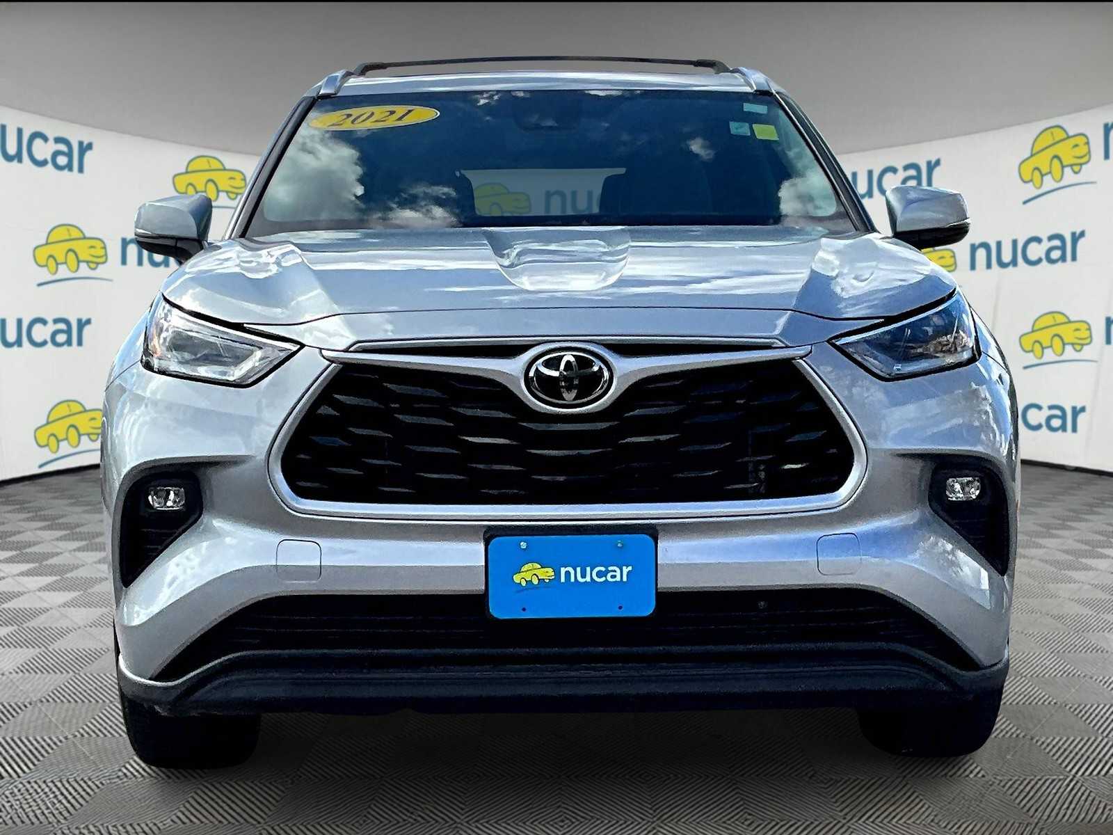 2021 Toyota Highlander XLE photo 2