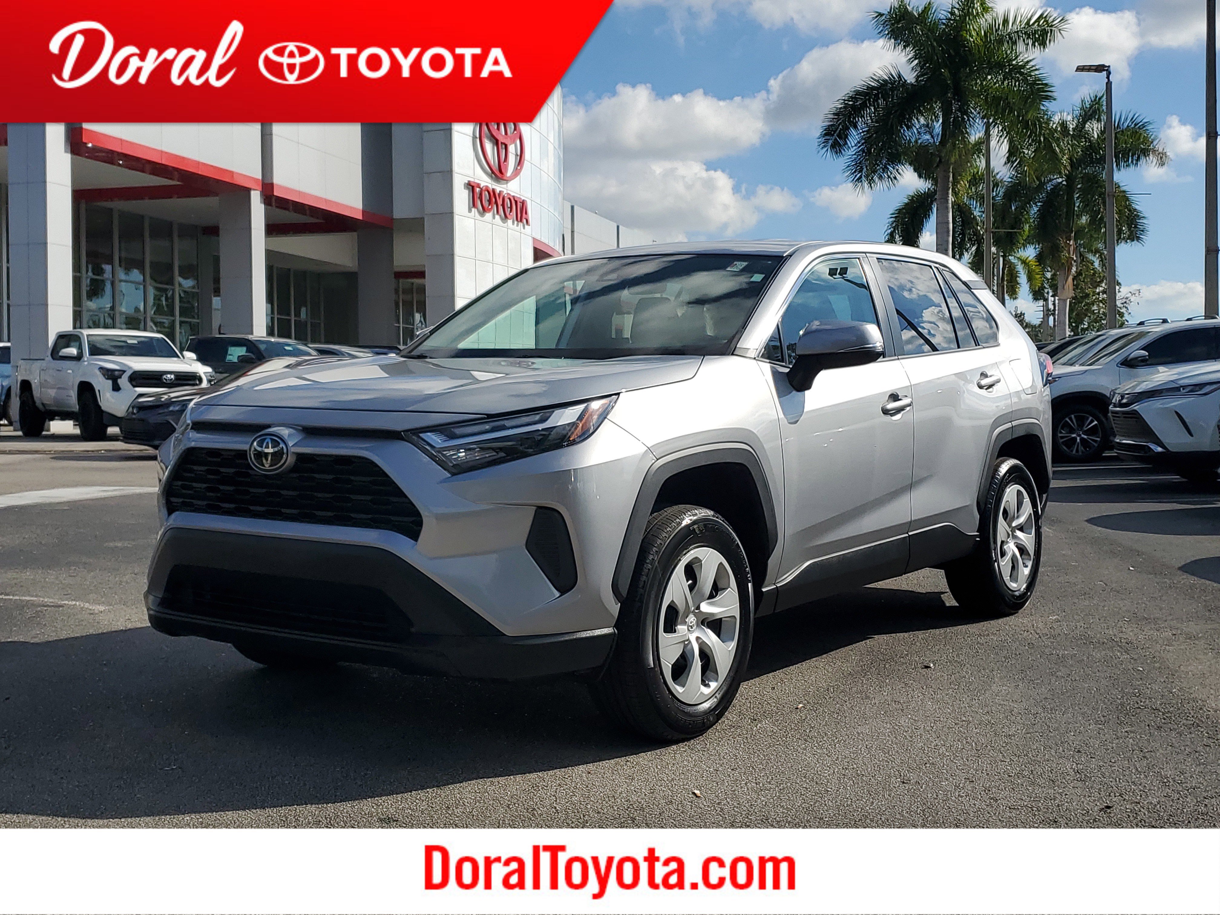 2023 Toyota RAV4 LE's photo