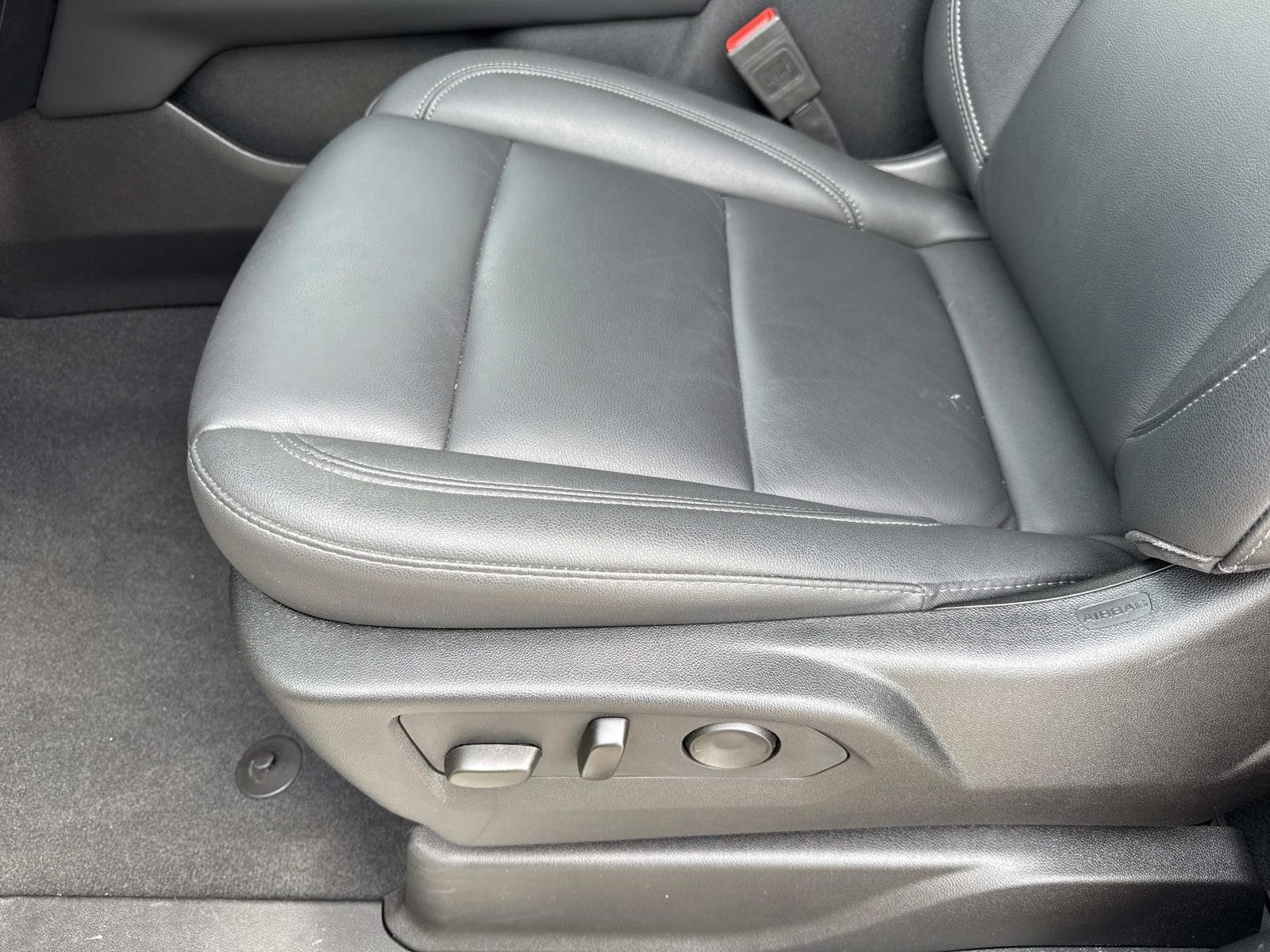 2025 Chevrolet Suburban Z71 photo 19
