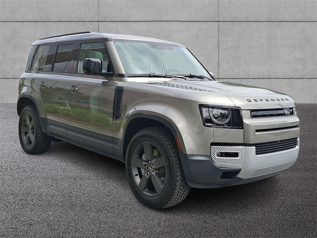 2025 Land Rover Defender 110 S photo 2