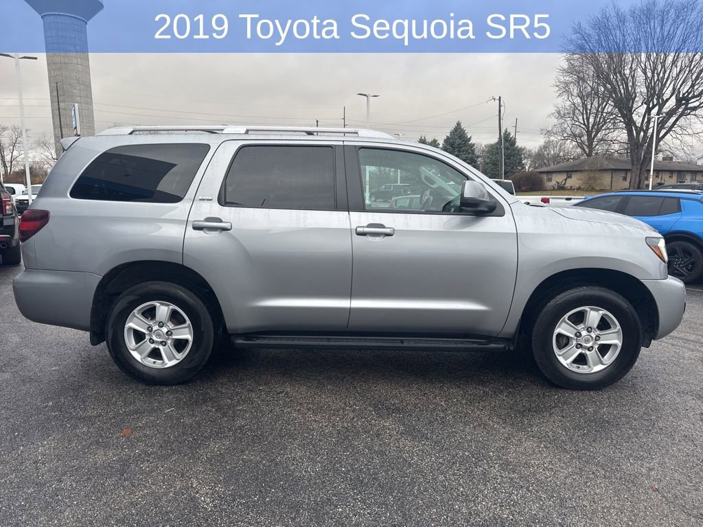 2019 Toyota Sequoia SR5 photo 2