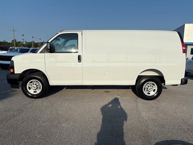 2025 Chevrolet Express Cargo 2500 photo 4